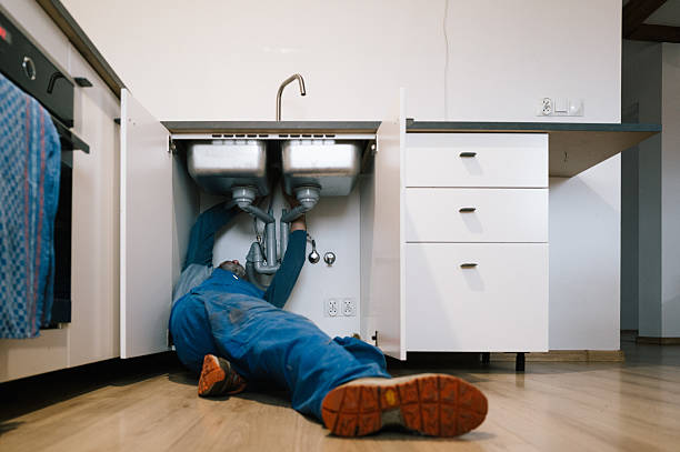 Professional Emergency Plumber technician working in Leeds, NY